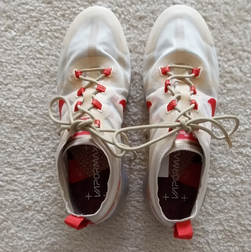 Nike Womans Vapormax Sneakers